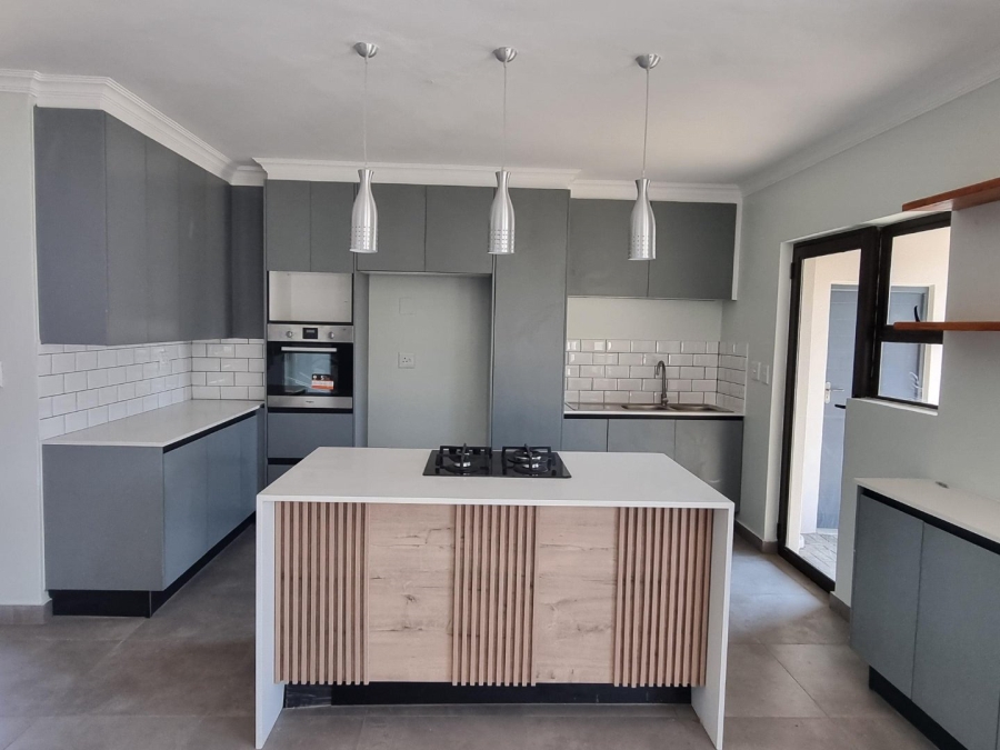4 Bedroom Property for Sale in Ifafi North West